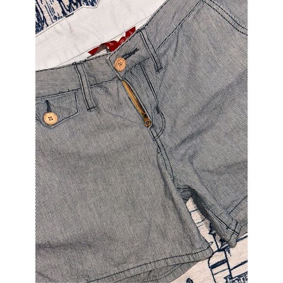 Beautiful Lucky Brand Vintage Blue And White Stripe Dispatcher Shorts Size 4 Sho - Picture 2 of 7